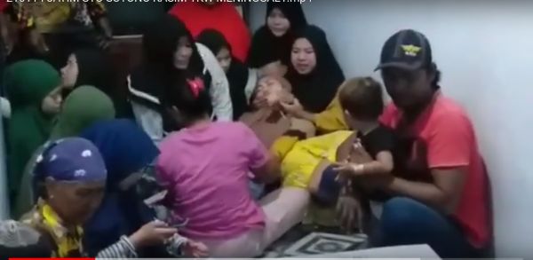 Kedatangan Jenazah TKW Situbondo Disambut Isak Tangis
