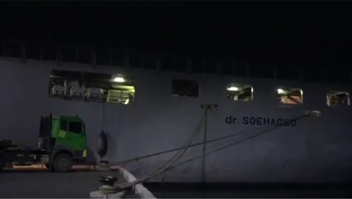 Kapal Rumah Sakit  KRI  dr. Soeharso berangkat dari Surabaya menuju Mamuju. (metrotv)