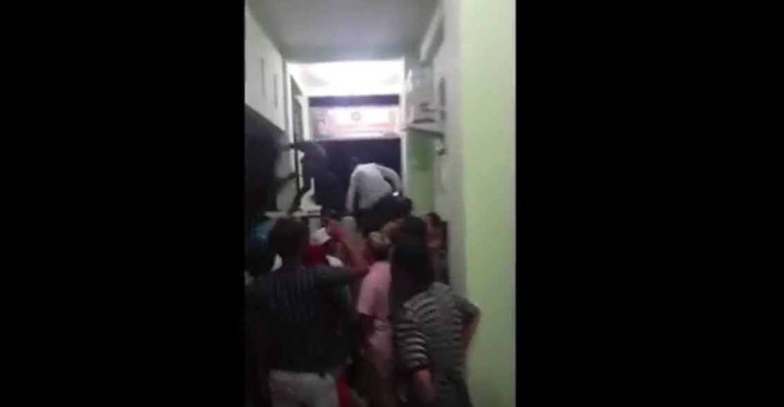 Jemput Paksa Jenazah Covid-19, Massa Rusak Rumah Sakit