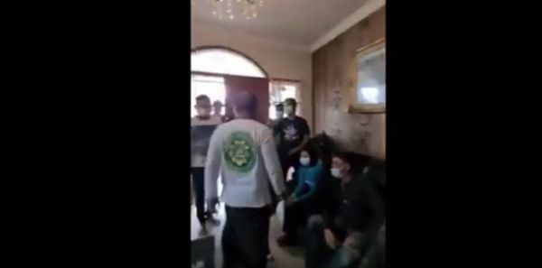 Menolak Ditangkap, Pasutri Tersangka Kasus ITE Lawan Polisi