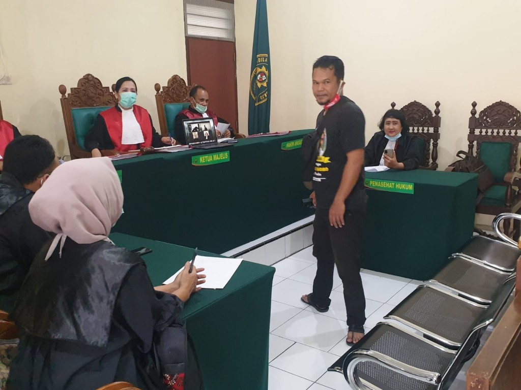 Pije, terdakwa pembakar mobil Alphard milik Via Vallen menjalani sidang virtual di PN Sidoarjo. (ist)