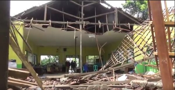 Kantor Desa Grobokan Jombang Ambruk