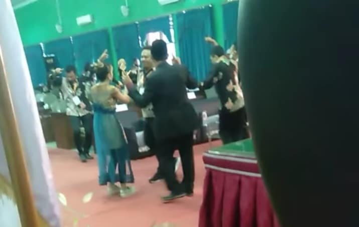 Aysik Joged dan Sawer Biduan, Komisioner KPUD Situbondo Diperiksa Polisi