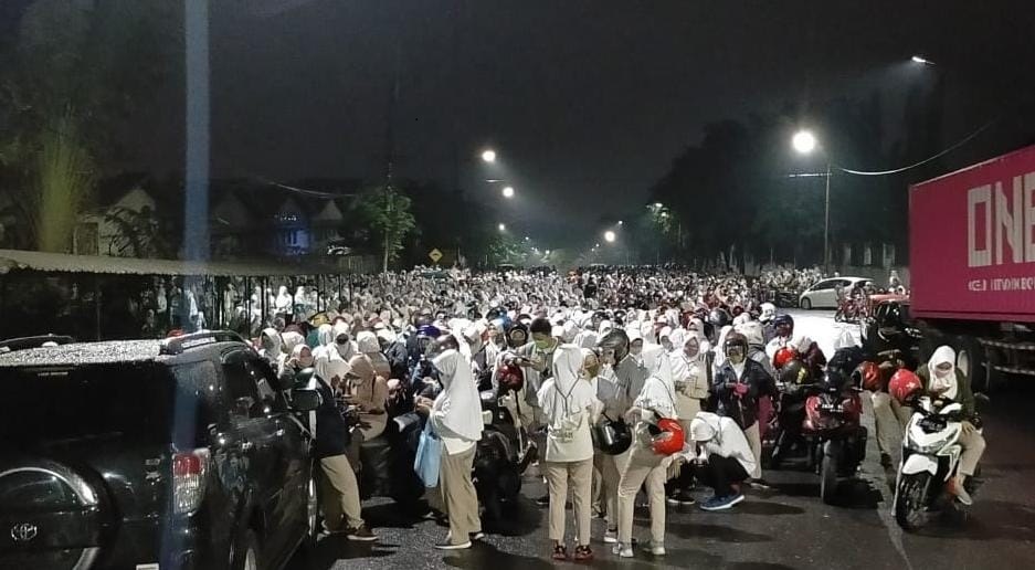 Picu Kerumunan Buruh, Polisi Bubarkan Blokade Warga di PT SAI