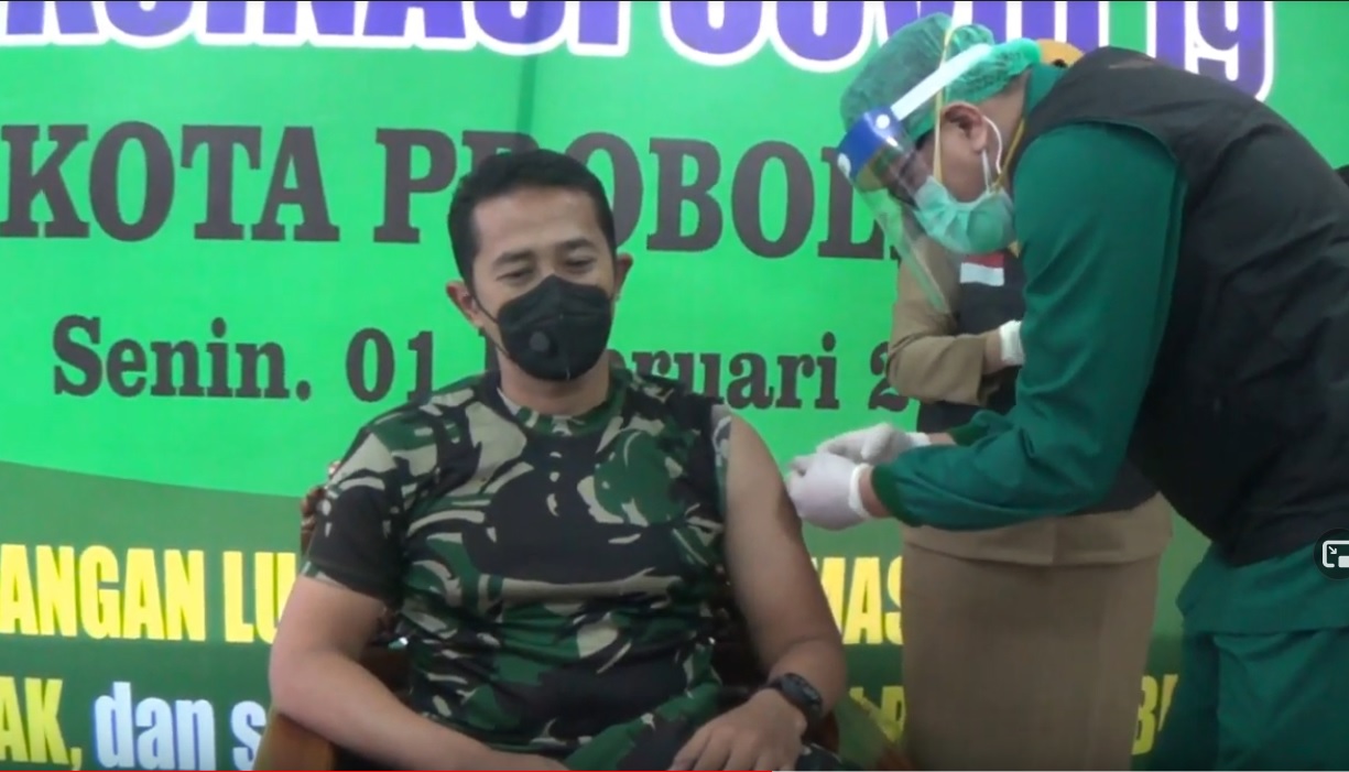 Vaksinasi perdana di Kota Probolinggo digelar di RSUD Dr. Mochammad Saleh (metrotv)