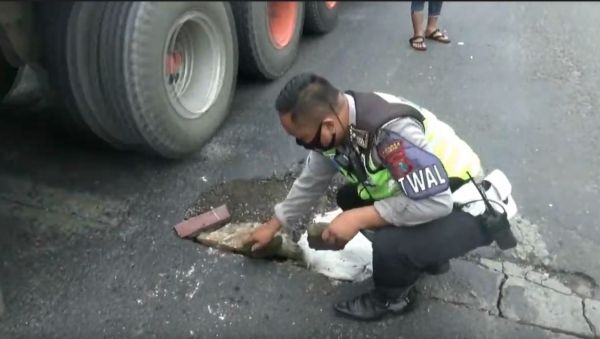 Hati-hati, Lubang di Jembatan Merik Tuban Kerap Makan Korban