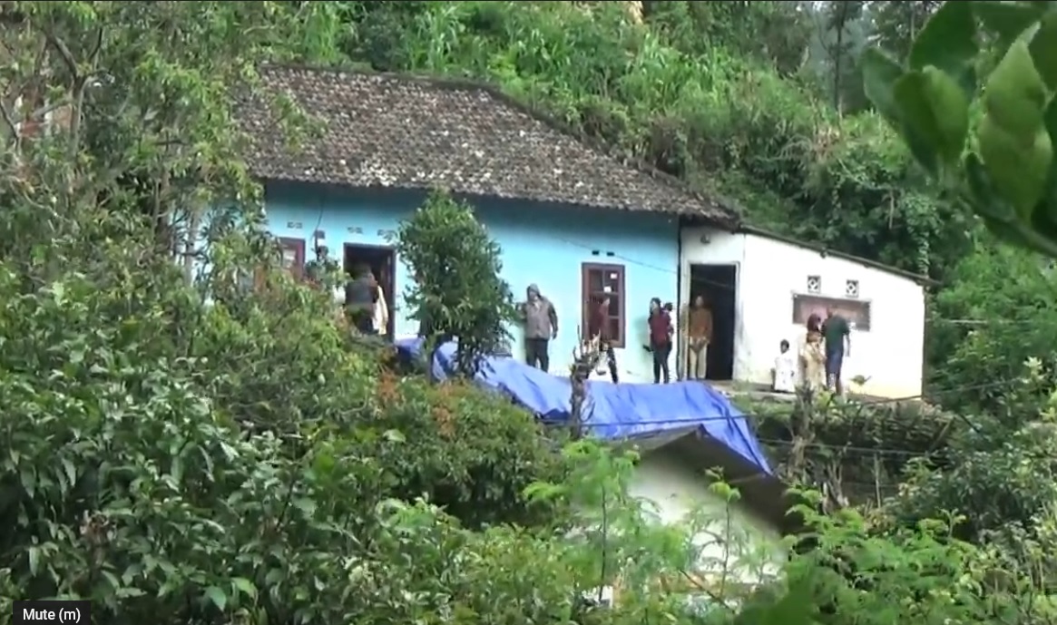  Bencana longsor mengancam warga Dusun Brau Atas,  Bumiaji, Kota Batu. (metrotv)