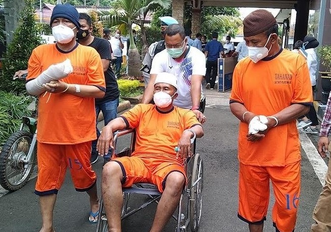 Tiga tersangka carok di Malang yang menewaskan bapak dan anak saat di Mapolres Malang (Foto / Metro TV)