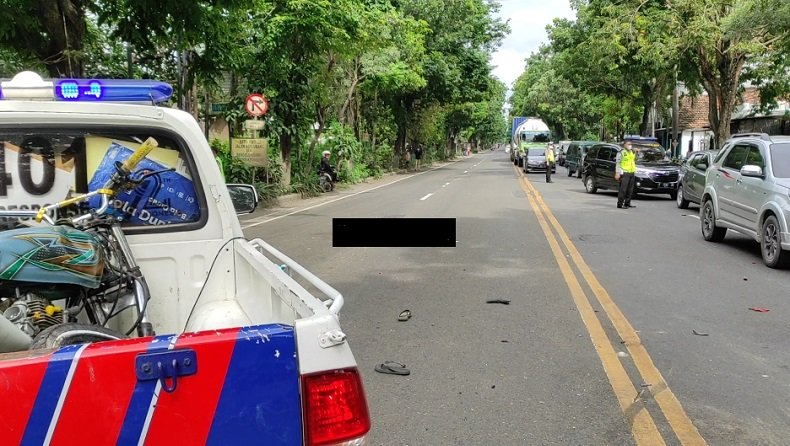 Tabrak Truk, Satu Pemotor Tewas