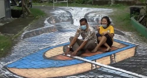 Salah satu lukisan tiga demensi di jalan perumahan Desa Wadungasih, Kecamatan Buduran, Sidoarjo. (metrotv)