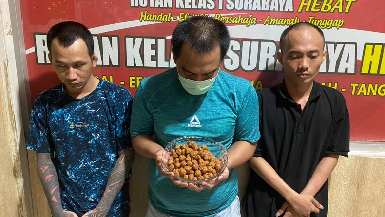 Tiga tahanan lapas Medaeng mencoba mengelabuhi petugas dengan menyelundupkan pil koplo dalam bumbu pecel (Foto / Metro TV)