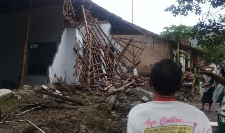 Kondisi rumah keluarga Musamman yang rata dengan tanah usai diguyur hujan (Foto / Istimewa)