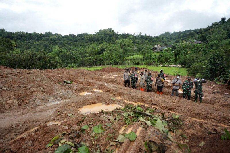 Lokasi longsor di Dusun Selopuro, Kecamatan Ngetos, Kabupaten Nganjuk. (humas polda)