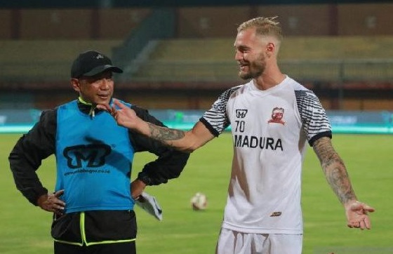 Resmi, Madura United Pertahankan Jacob Papper