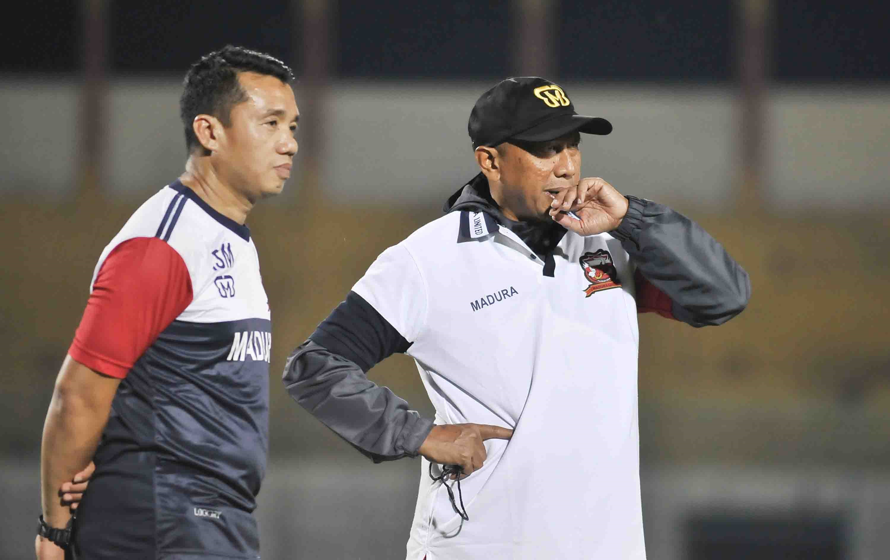 Duet Pelatih Rahmad Darmawan dan Rasimin masih bertahan di  Madura United musim 2021.  (ft/clicks.id)