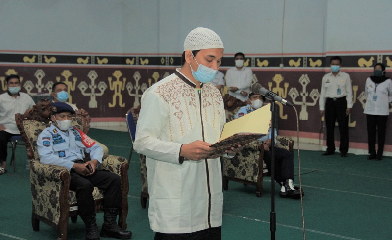  Mukarram Bin Sabarin saat berikrar setia kepada Negara Kesatuan Republik Indonesia (NKRI) (Foto / Clicks.id)