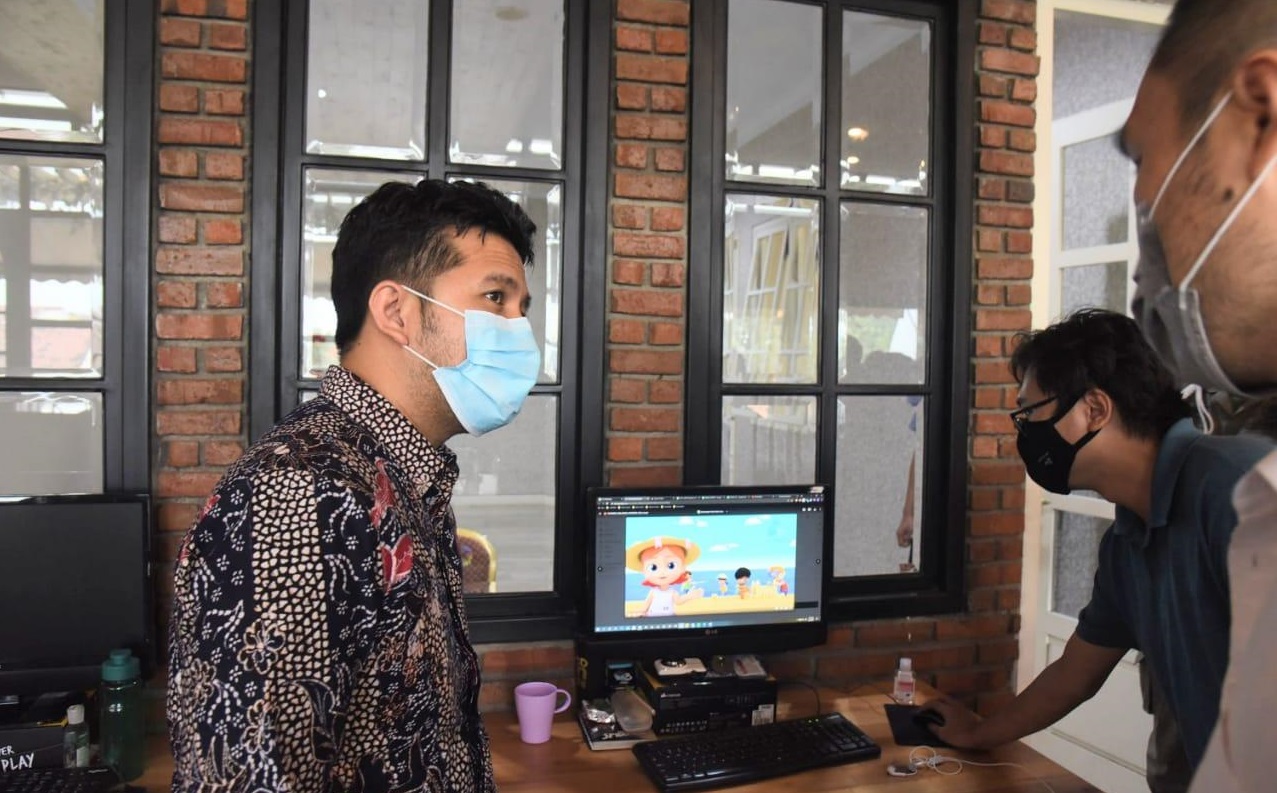 Wakil Gubernur Jawa Timur Emil Elestianto Dardak mengunjungi dua studio animasi yakni Studio Animasi Hompimpa dan Roleplay Studio Animasi Malang (Foto / Clicks.id)