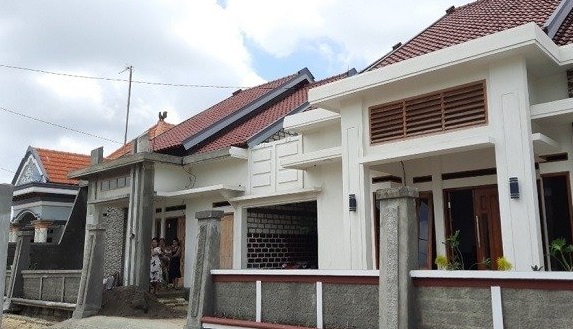 Deretan rumah mewah di kampung miliarder Tuban usai mendapatkan ganti rugi pembebasan lahan pembangunan kilang minyak (Foto / Metro TV)