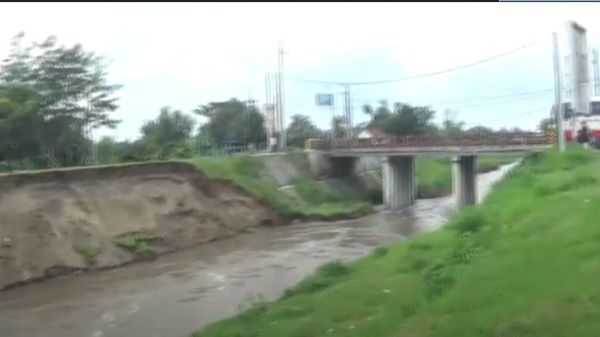 Bahaya! Jembatan Penghubung Surabaya-Madiun di Jombang Terancam Putus
