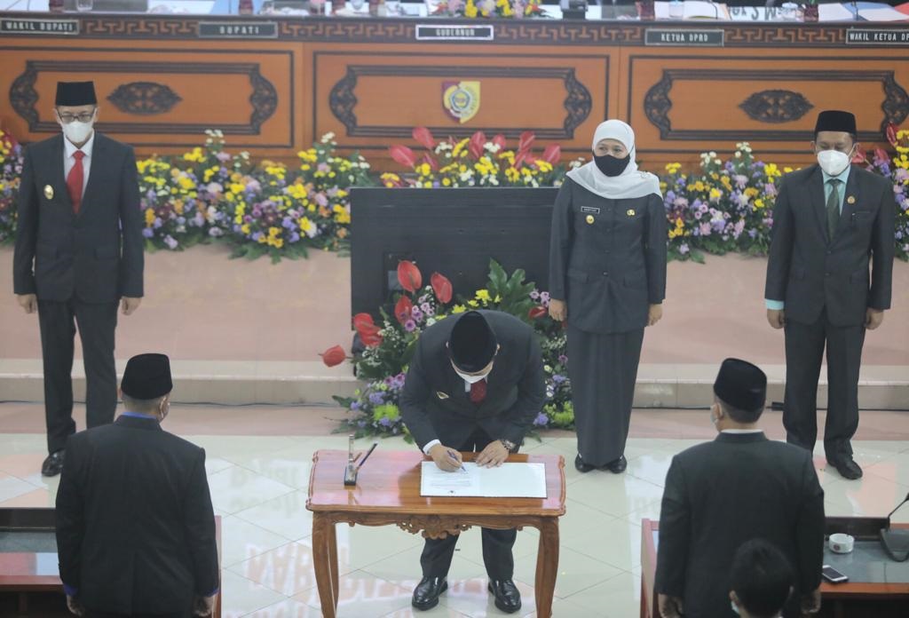 Gubernur Jatim, Khofifah Indar Parawansa saat menghadiri sertijab bupati dan wakil bupati Banyuwangi (Foto / Metro TV)