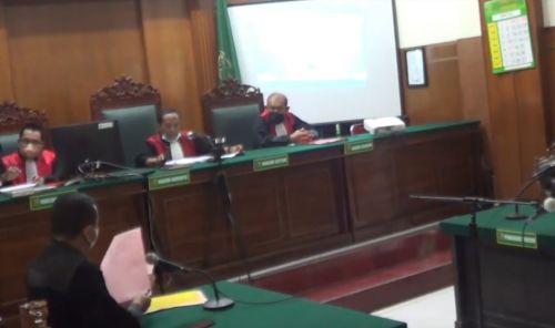 Suasana sidang pembacaan vonis di Ruang Tirta PN Surabaya. (metrotv)