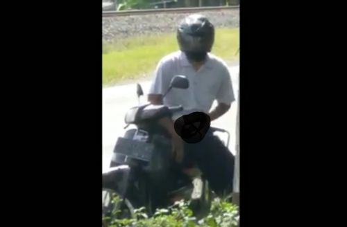 Aksi mastrubasi seorang pria  di Kabupaten Blitar yang direkam warga. (metrotv)