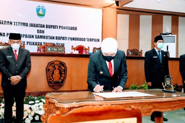 Hadiri Pelantikan Kepala Daerah di Ponorogo, Ngawi dan Trenggalek, Ini Pesan Khofifah!