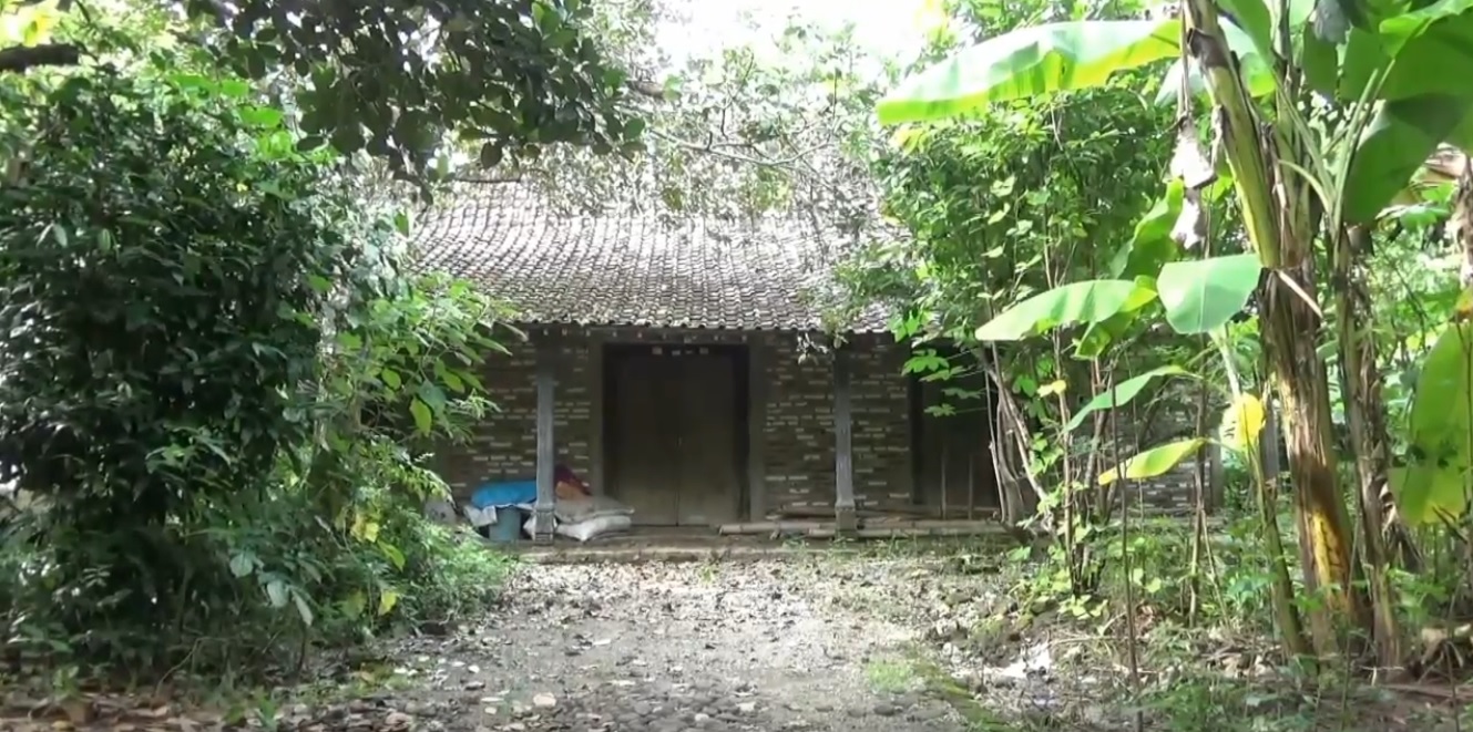 Kondisi salah satu rumah di Desa Plalangan, Kecamatan Jenangan, Ponorogo yang ditinggal penghuninya (Foto / Metro TV)