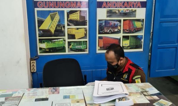 Penyidik Kejaksaan Geledah Rumah Tersangka Korupsi Bank Jatim Kepanjen