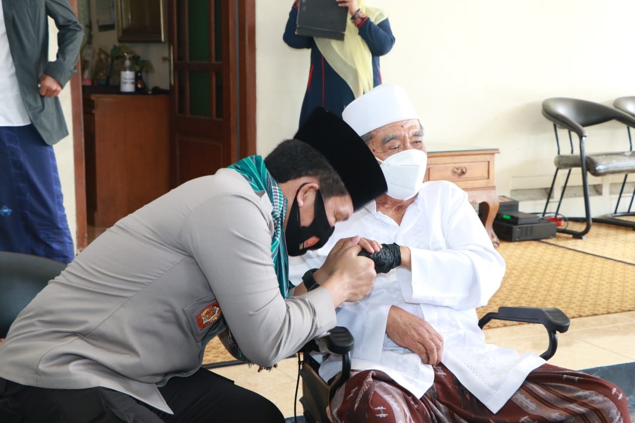 Jumat Berkah, Kapolda Jatim Sowan ke Ponpes Kediri