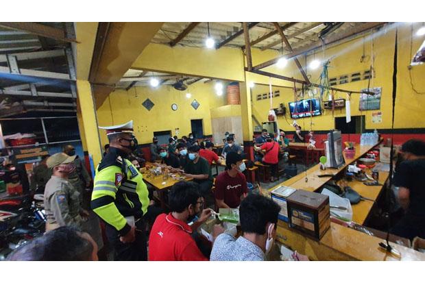 Langgar Jam Malam, Pengunjung Kafe di Sidoarjo Dibubarkan