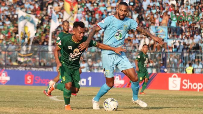 Demerson saat membela Persela melawan Persebaya musim lalu 