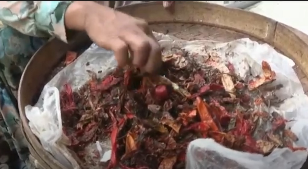 Cabai kering kini  banyak dijual di sejumlah pasar tradisional. (metrotv)