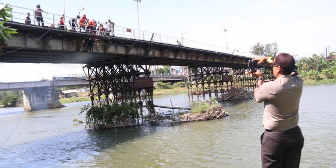 Menilik Jembatan Konstruksi Baja Pertama di Dunia Berusia 152 Tahun