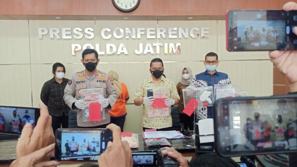 Prostitusi Karaoke Blitar Terbongkar, Ada Kondom Bekas!