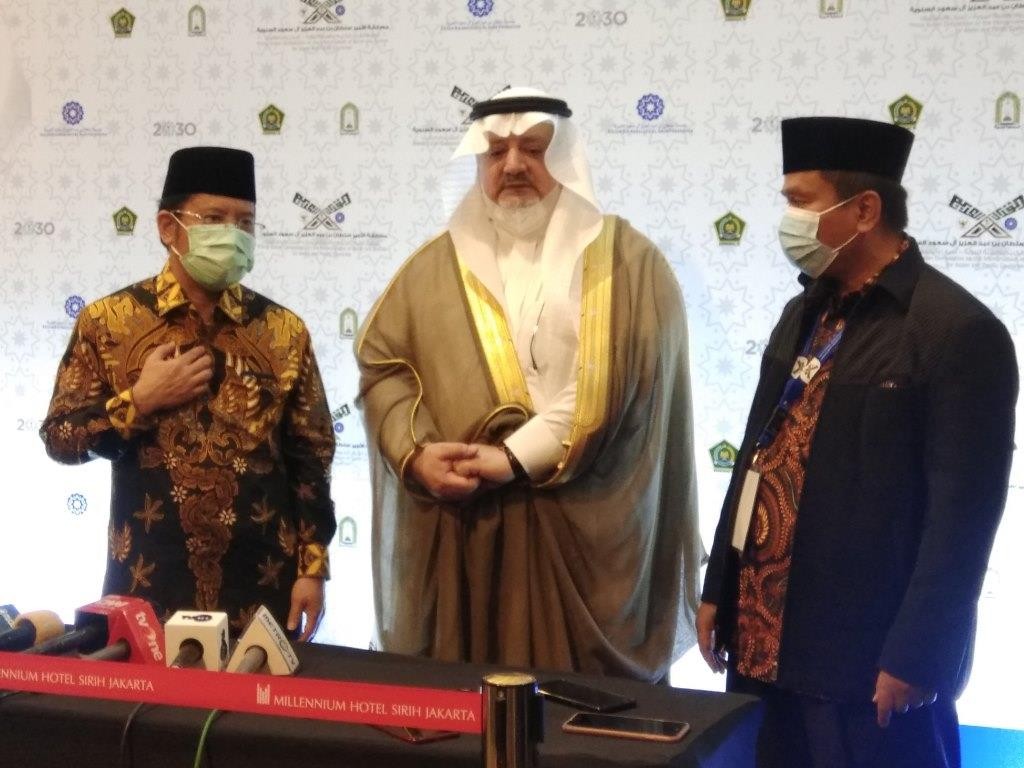 Duta Besar Arab Saudi untuk Indonesia, Esam Abid Althagafi (tengah), di Jakarta, Kamis, 25 Maret 2021. Foto: Medcom.id/Fachri Audhia Hafiez