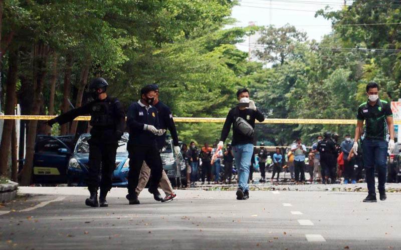 Polisi melakukan olah TKP di lokasi bom bunuh diri di Makassar (Foto / Istimewa)