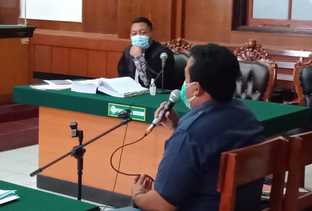 Sapta Aprilianto, Ahli Hukum Pidana dari Unair Surabaya saat dihadirkan dalam sidang  di ruang Candra PN Surabaya (Foto / Clicks.id)