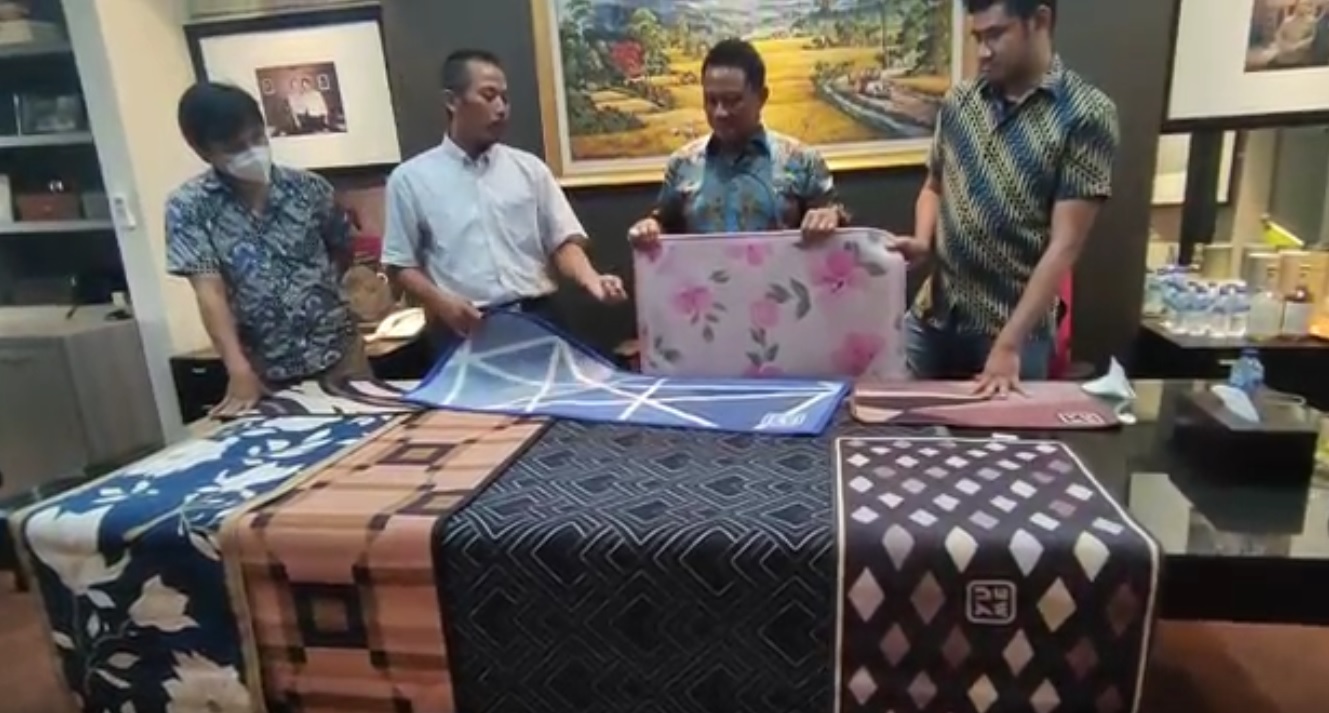 Beberapa motif karpet produksi dalam negeri yang berhasil menembus pasar Inggris dan Asia Tenggara (Foto / Metro TV)
