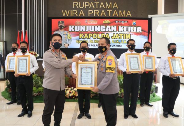 Ungkap Upal dan Senpi Rakitan, Polresta Banyuwangi Dapat Penghargaan