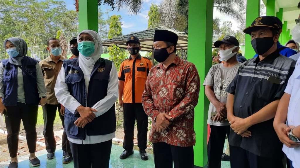 Gubernur Jawa Timur (Jatim), Khofifah Indar Parawansa, saat berkunjung ke MAN 2 Malang, Turen, Kabupaten Malang, Jawa Timur. 