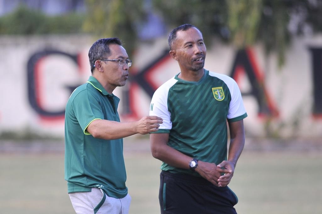 Pelatih Persebaya, Aji Santoso (ft/clicks.id)