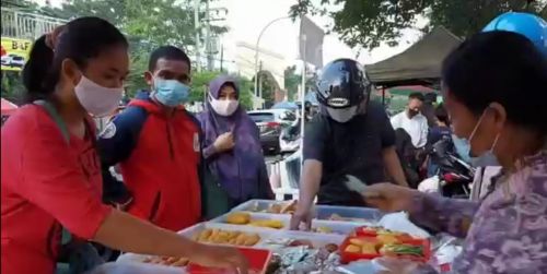 Pasar Takjil Ramadan di Pasuruan diserbu warga. (metrotv)