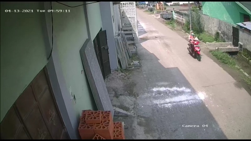 Pelaku pencurian motor di Mojokerto terekam CCTV (Foto / Istimewa)