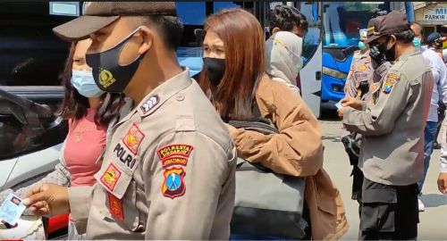 Penyekatan dipersiapkan Polda Jatim untuk menghalau para pemudik lebaran (Foto / Metro TV)