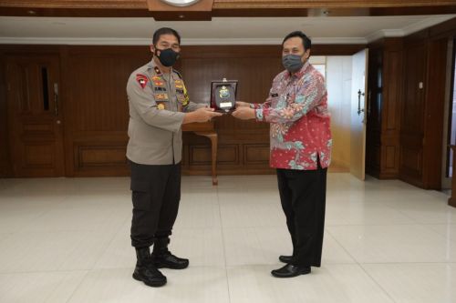  Wakapolda Jawa Timur Brigjen Pol Slamet Hadi Supraptoyo saat bertemu dengan Ditjen Pajak Jatim (Foto / Clicks.id)