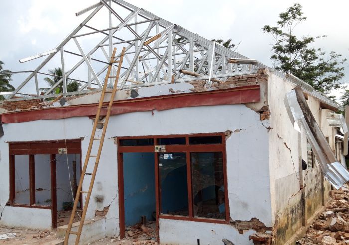 Salah satu rumah di Kabupaten Malang, Jawa Timur rusak akibat gempa bumi. MI/Bagus Suryo