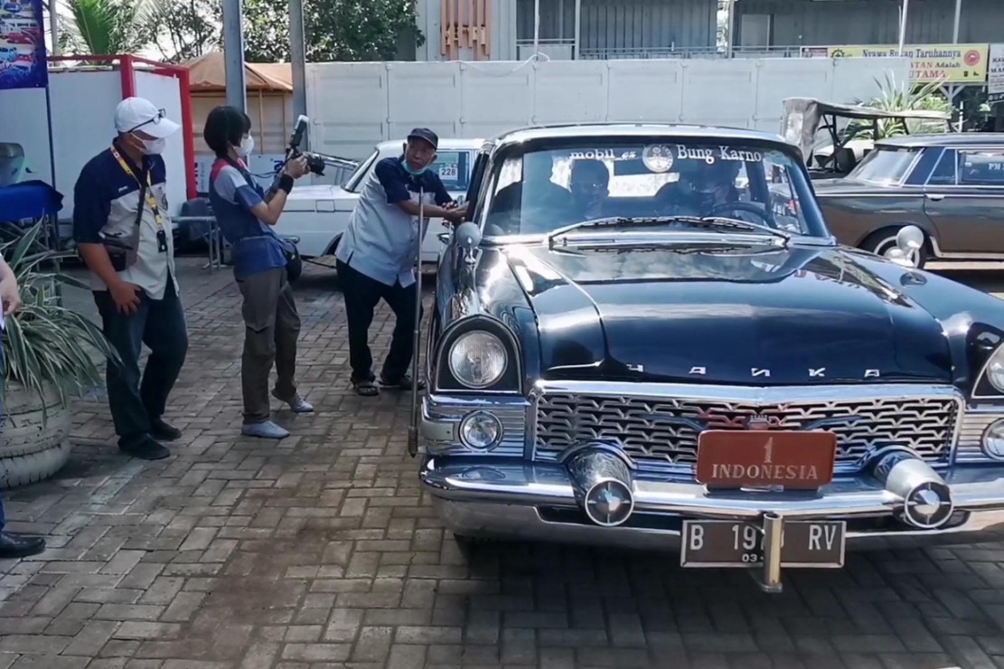 Pecinta Mobil Kuno Sidoarjo Galang Dana untuk Korban Gempa