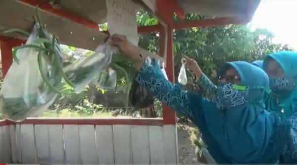 Papan Sedekah, Cara Warga Sidoarjo Berbagi di Bulan Suci