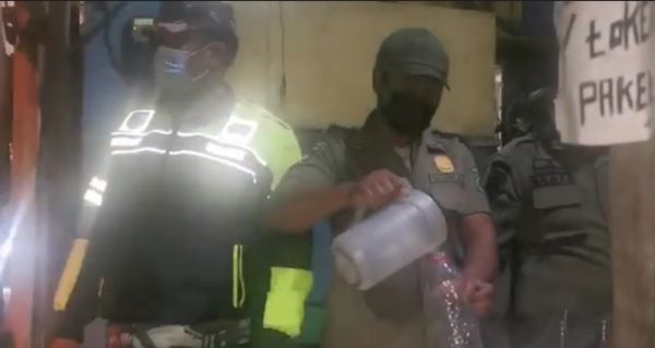 Marak, Warkop Jualan Miras di Krian